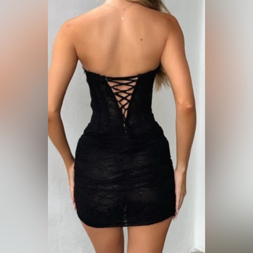 Elegant Black Lace Mini Dress - Picture 2 of 11